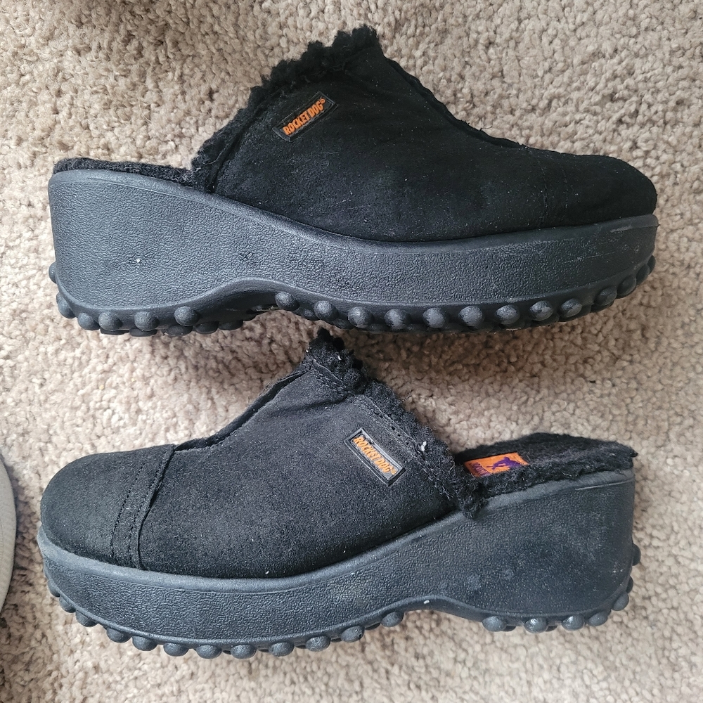 Size 7 slip on black dress it non dress shoes very versatile